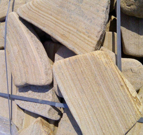 Kamenclub.ru: Песчаник пластушка галтованный желтый с рисунком (3 см)  купить в Челябинске плитняк - пластушка желтый песчаник 21000 руб/м3   фото КАМЕНЬ КЛУБ