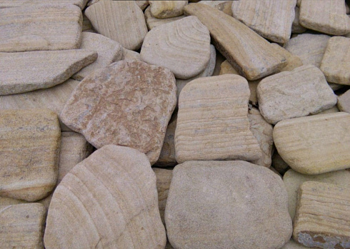 Kamenclub.ru: Песчаник пластушка галтованный желтый с рисунком (3 см)  купить в Челябинске плитняк - пластушка желтый песчаник 21000 руб/м3   фото КАМЕНЬ КЛУБ