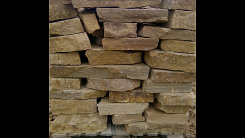 Kamenclub.ru: Песчаник пластушка желтый с рисунком (4-6 см)  купить в Челябинске плитняк пластушка желтый с рисунком песчаник 9 000 руб/м3   фото КАМЕНЬ КЛУБ