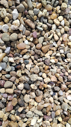 Kamenclub.ru: Галька окат (серо-желтая) фр.5-10 мм. купить  в Челябинске галька речная рыжий, желтый, рыжий, серо-желтый речная окатанная галька декоративная 5000 руб/т   фото КАМЕНЬ КЛУБ