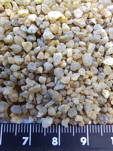 Кварцевый песок для водоподготовки фр. 1,6-3 мм.  купить в Челябинске фото Камень Клуб