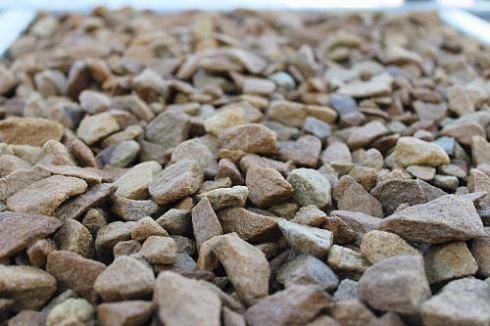 Kamenclub.ru: Щебень крошка желтый (песчаник) фр. 20-40 мм.  купить в Челябинске песчаник бежевый рыжий каменная крошка песчаника 9500 руб/т   фото КАМЕНЬ КЛУБ