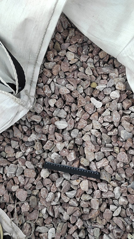 Kamenclub.ru: Мраморная крошка (щебень галтованный розовый) фр.20-40 мм.  купить в Челябинске мрамор розовый, красный оголтованный округлый щебень  15000 руб/т   фото КАМЕНЬ КЛУБ