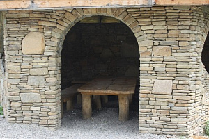 Kamenclub.ru: Песчаник для строительства и кладки блочный (фр 100-200 мм)  купить в Челябинске песчаник бежевый серый рыжий валун мелкий для строительства песчаник 6500 руб/т   фото КАМЕНЬ КЛУБ