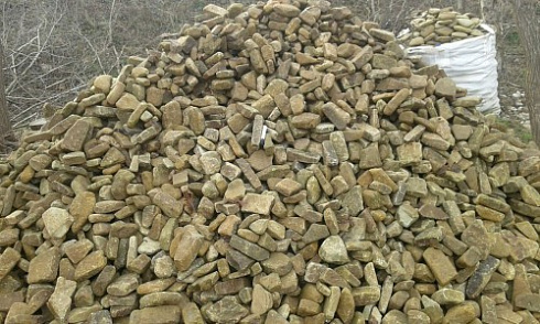 Kamenclub.ru: Песчаник для строительства и кладки блочный (фр 100-200 мм)  купить в Челябинске песчаник бежевый серый рыжий валун мелкий для строительства песчаник 6500 руб/т   фото КАМЕНЬ КЛУБ