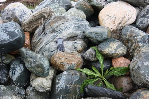 Kamenclub.ru: Ландшафтные валунчики фр.100-500 мм.  купить в Челябинске крупный природный камень серый, темно-серый, светло-серый речной валун крупный 4800 руб/т   фото КАМЕНЬ КЛУБ