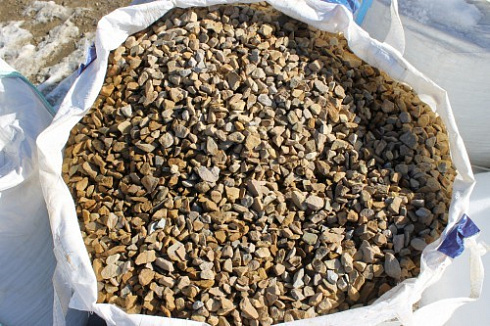 Kamenclub.ru: Щебень крошка желтый (песчаник) фр. 20-40 мм.  купить в Челябинске песчаник бежевый рыжий каменная крошка песчаника 9500 руб/т   фото КАМЕНЬ КЛУБ