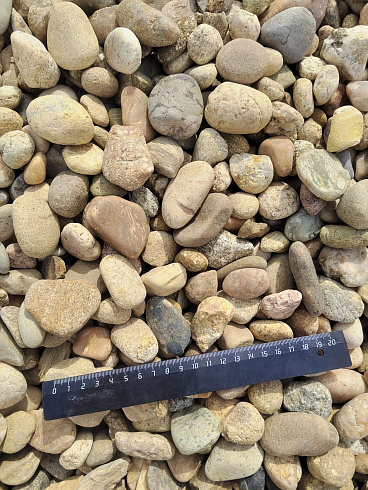 Kamenclub.ru: Галька речная окат рыжая фр. 20-40 мм. купить  в Челябинске галька речная окатанная рыжая желтая серая округлая речная галька 5000 руб/т   фото КАМЕНЬ КЛУБ