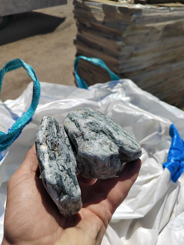 фото Галтованный жадеит (фр. 70-100 мм)  купить в Челябинске в интернет-портале КАМЕНЬ КЛУБ