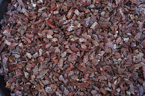 Kamenclub.ru: Щебень крошка красный (ЯШМА) фр. 10-20 мм.  купить в Челябинске яшма красный, бордовый, оранжевый, рыжий декоративный каменный ландшафтный щебень колотый 9000 руб/т   фото КАМЕНЬ КЛУБ