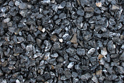 Kamenclub.ru: Щебень крошка черный (мрамор) фр. 3-5 мм.  купить в Челябинске мрамор черный белый с прожилками щебень мраморный декоративный колотый 18000 руб/т   фото КАМЕНЬ КЛУБ