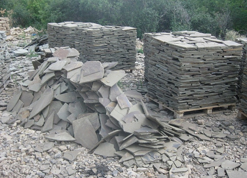 Kamenclub.ru: Песчаник пластушка серо-зеленый (1,5 см)  купить в Челябинске плитняк - пластушка серо-зеленый, серый, зеленый пластушка рваная ландшафтная колотая 10200 руб/м3   фото КАМЕНЬ КЛУБ