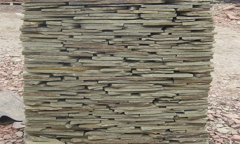 Kamenclub.ru: Песчаник пластушка серо-зеленый (4,0 см- 5,0 см)  купить в Челябинске песчаник серо-зеленый, серый, зеленый песчаник рваный ландшафтный колотый 9000 руб/м3   фото КАМЕНЬ КЛУБ