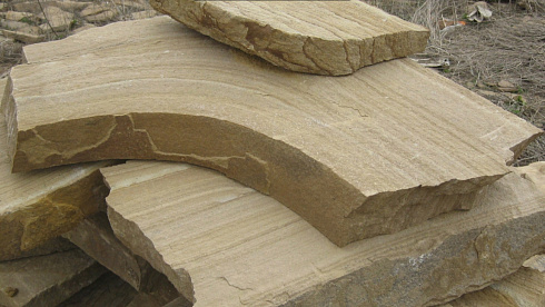 Kamenclub.ru: Форматный камень (плаха) пошаговая дорожка от 70-150 см (4 -12 см)  купить в Челябинске плитняк  форматный плаха желтый песчаник 9 000 руб/т   фото КАМЕНЬ КЛУБ