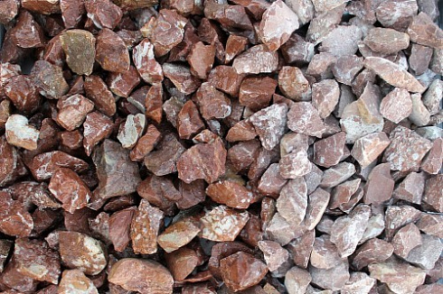 Kamenclub.ru: Мраморная крошка (щебень крошка розовый) фр. 20-40 мм.  купить в Челябинске мрамор розовый, красный мраморная крошка декоративная 11000 руб/т   фото КАМЕНЬ КЛУБ