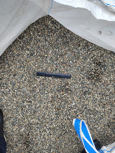 Kamenclub.ru: Галька речная окат (серая) фр.5-10 мм купить  в Челябинске галька речная серая, серый, темно-серый, светло-серый, коричневый речная окатанная галька декоративная ландшатфная 5000 руб/т   фото КАМЕНЬ КЛУБ