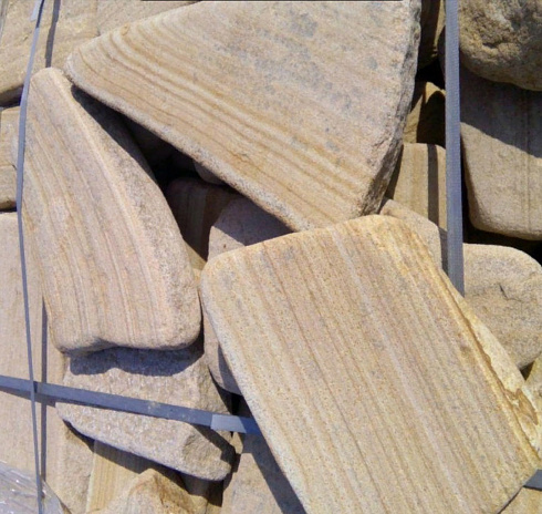 Kamenclub.ru: Песчаник пластушка галтованный желтый с рисунком (3 см)  купить в Челябинске плитняк - пластушка желтый песчаник 21000 руб/м3   фото КАМЕНЬ КЛУБ