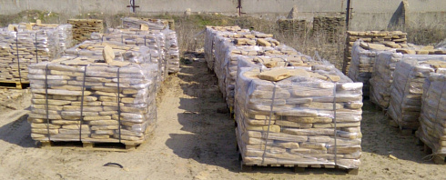 Kamenclub.ru: Песчаник пластушка галтованный желтый с рисунком (3 см)  купить в Челябинске плитняк - пластушка желтый песчаник 21000 руб/м3   фото КАМЕНЬ КЛУБ