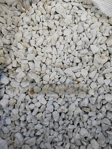 Kamenclub.ru: Мраморная крошка, щебень, цвет-белый, фр. 10-20 мм.  купить в Челябинске мрамор белый, молочный айвори каменная ландшафтная декоративная крошка шебня 12000 руб/т   фото КАМЕНЬ КЛУБ