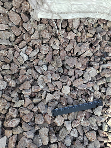 Kamenclub.ru: Мраморная крошка (щебень галтованный розовый) фр.20-40 мм.  купить в Челябинске мрамор розовый, красный оголтованный округлый щебень  15000 руб/т   фото КАМЕНЬ КЛУБ