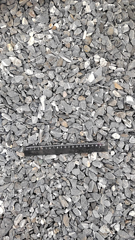 Kamenclub.ru: Щебень галтованный черный (мрамор) фр.10-20 мм.  купить в Челябинске мрамор черный с белыми прожилками, черный, белый окатанный округлый ландшафтный декоративный щебень 15000 руб/т   фото КАМЕНЬ КЛУБ