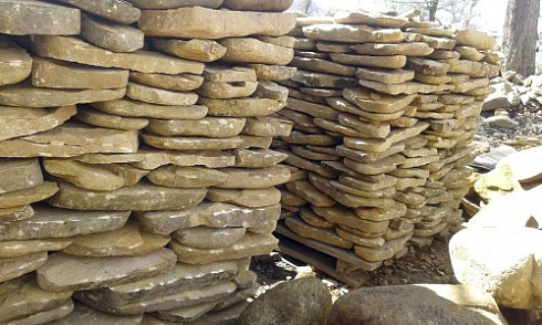 Kamenclub.ru: Песчаник колотый для облицовки (фр. 2-3 см)  купить в Челябинске песчаник бежевый серый рыжий песчаник строительный 5000 руб/т   фото КАМЕНЬ КЛУБ