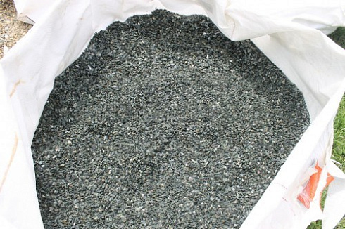 Kamenclub.ru: Щебень крошка зеленый (змеевик) фр. 5-10 мм  купить в Челябинске змеевик зеленый, салатовый ландшафтный декоративный щебень крошка 7 200 руб/т   фото КАМЕНЬ КЛУБ