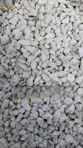 Kamenclub.ru: Мраморная крошка, щебень, цвет-белый, фр. 5-10 мм.  купить в Челябинске мрамор белый, айвори, молочный мраморная каменная крошка ландшафтная 12000 руб/т   фото КАМЕНЬ КЛУБ