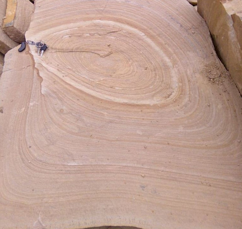 Kamenclub.ru: Форматный камень (плаха) пошаговая дорожка от 70-150 см (4 -12 см)  купить в Челябинске плитняк  форматный плаха желтый песчаник 9 000 руб/т   фото КАМЕНЬ КЛУБ