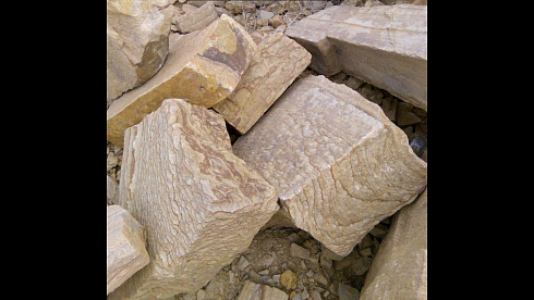 Kamenclub.ru: Песчаник пластушка желтый с рисунком (4-6 см)  купить в Челябинске плитняк пластушка желтый с рисунком песчаник 9 000 руб/м3   фото КАМЕНЬ КЛУБ