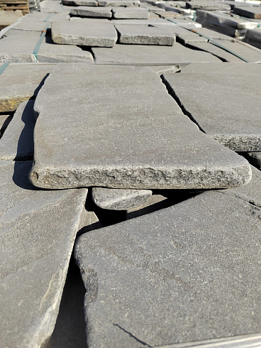 Kamenclub.ru: Песчаник галтованный для облицовки (фр. 2-5 см)  купить в Челябинске песчник рыжий желтый серый песчаник окатанный речной 6 000 руб/т   фото КАМЕНЬ КЛУБ