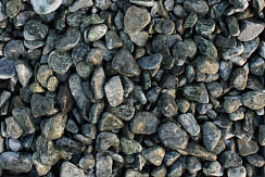 Kamenclub.ru: Щебень галтованный зеленый (змеевик) фр. 20-40 мм.  купить в Челябинске мрамор зеленый, салатовый оголтованный щебень мраморный 12500 руб/т   фото КАМЕНЬ КЛУБ