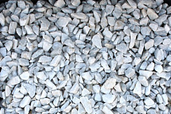 Kamenclub.ru: Мраморная крошка, щебень, цвет-белый, фр. 3-5 мм.  купить в Челябинске мрамор белый молочный бежевый мрамор колотый 11500 руб/т   фото КАМЕНЬ КЛУБ