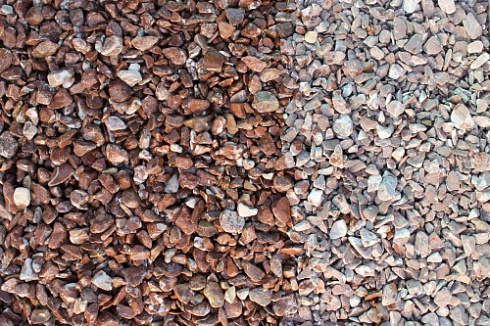 Kamenclub.ru: Мраморная крошка (щебень галтованный розовый) фр.10-20 мм.  купить в Челябинске мрамор розовый, красный ландшафтный декоративный окатанный округлый щебень 15000 руб/т   фото КАМЕНЬ КЛУБ