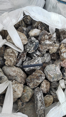 Kamenclub.ru: Кварцевый валунчик фр.100-300 мм.  купить в Челябинске кварц белый, бежевый молочный рыжий крупный природный камень галечник 7850 руб/т   фото КАМЕНЬ КЛУБ