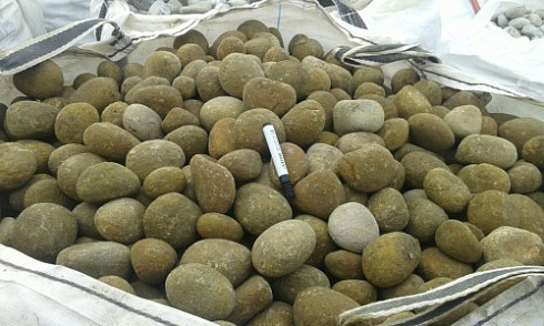 Kamenclub.ru: Песчаник ядра, фр. 100-300 мм  купить в Челябинске песчаник бежевый серый рыжий речная галька 5 000 руб/т   фото КАМЕНЬ КЛУБ