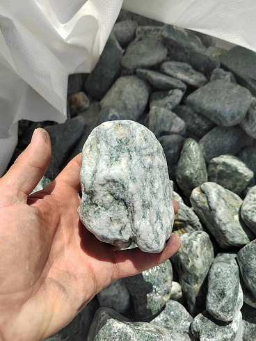 фото Галтованный жадеит (фр. 70-100 мм)  купить в Челябинске в интернет-портале КАМЕНЬ КЛУБ