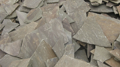 Kamenclub.ru: Песчаник пластушка серо-зеленый (3,0 см)  купить в Челябинске песчаник серо-зеленый, серый, зеленый песчаник пластушка колотый рваный ландшафтный 10200 руб/м3   фото КАМЕНЬ КЛУБ