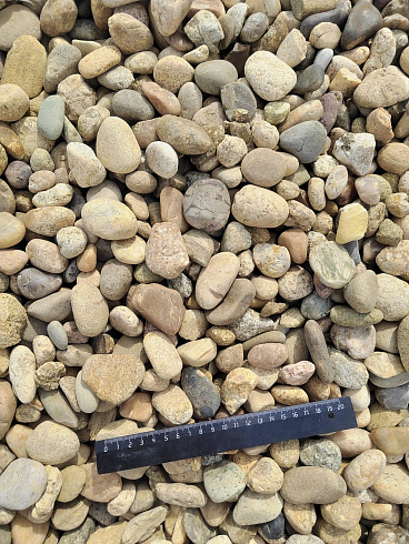 Kamenclub.ru: Галька речная окат рыжая фр. 20-40 мм. купить  в Челябинске галька речная окатанная рыжая желтая серая округлая речная галька 5000 руб/т   фото КАМЕНЬ КЛУБ