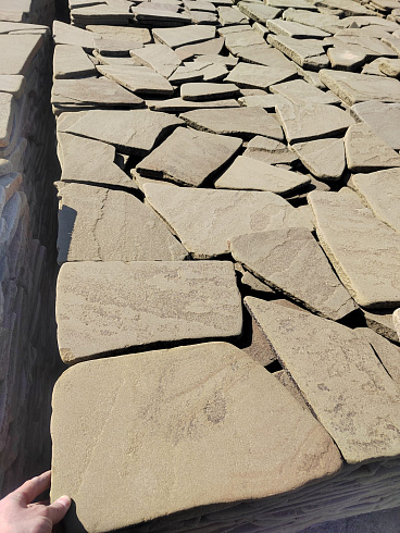 Kamenclub.ru: Песчаник пластушка галтованная серо-зеленая (3,0 см)  купить в Челябинске песчаник серо-зеленый песчаник 18000 руб/м3   фото КАМЕНЬ КЛУБ