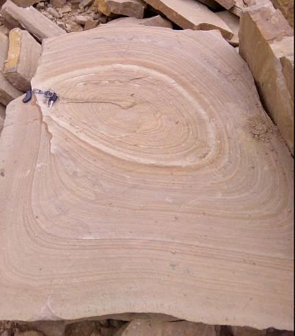 Kamenclub.ru: Форматный камень (плаха) пошаговая дорожка от 70-150 см (4 -12 см)  купить в Челябинске плитняк  форматный плаха желтый песчаник 9 000 руб/т   фото КАМЕНЬ КЛУБ