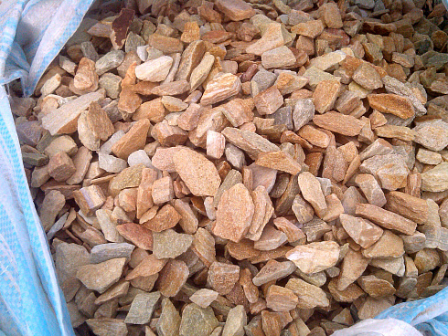 Kamenclub.ru: Щебень крошка желтый (ЗЛАТОЛИТ) фр. 5-10 мм.  купить в Челябинске мрамор золотистый, бежевый, желтый каменная ландшафтная декоративная крошка здатолита 8500 руб/т   фото КАМЕНЬ КЛУБ