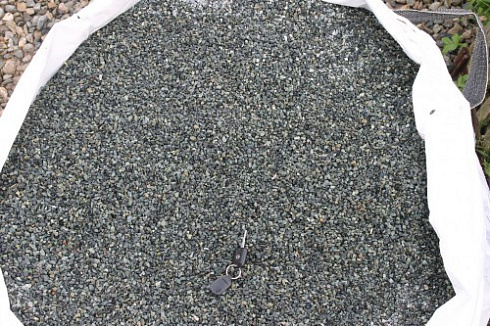 Kamenclub.ru: Щебень крошка зеленый (змеевик) фр. 5-10 мм  купить в Челябинске змеевик зеленый, салатовый ландшафтный декоративный щебень крошка 7 200 руб/т   фото КАМЕНЬ КЛУБ