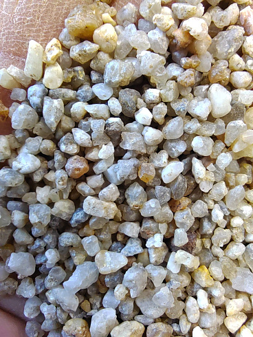 Кварцевый песок сухой фракцинированный фр. 1,6-4 мм.  купить в Челябинске фото Камень Клуб