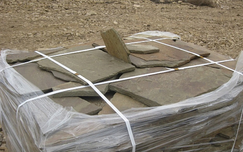 Kamenclub.ru: Песчаник пластушка серо-зеленый (1,5 см)  купить в Челябинске плитняк - пластушка серо-зеленый, серый, зеленый пластушка рваная ландшафтная колотая 10200 руб/м3   фото КАМЕНЬ КЛУБ