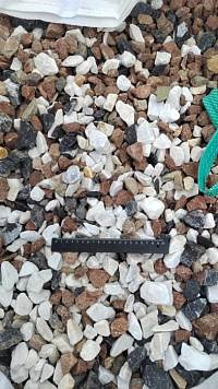 Kamenclub.ru: Мраморная крошка (щебень галтованный микс:белый-зеленый-розовый) фр.20-40 мм.  купить в Челябинске мрамор белый, зеленый, розовый мрамор декоративный (галтовка) 15500 руб/т   фото КАМЕНЬ КЛУБ