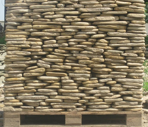 Kamenclub.ru: Песчаник пластушка галтованный желтый с рисунком (3 см)  купить в Челябинске плитняк - пластушка желтый песчаник 21000 руб/м3   фото КАМЕНЬ КЛУБ