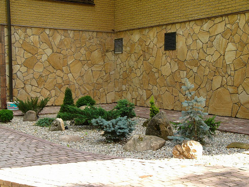 Kamenclub.ru: Песчаник пластушка желтый с разводом под дерево (2 см)  купить в Челябинске плитняк желтый с разводами, желтый, рыжий, серый песчаник пластушка рваная ландшафтная 11 000 руб/м3   фото КАМЕНЬ КЛУБ