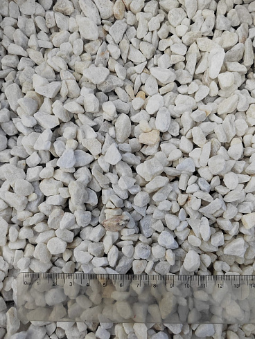 Kamenclub.ru: Мраморная крошка, щебень, цвет-белый, фр. 5-10 мм.  купить в Челябинске мрамор белый, айвори, молочный мраморная каменная крошка ландшафтная 12000 руб/т   фото КАМЕНЬ КЛУБ