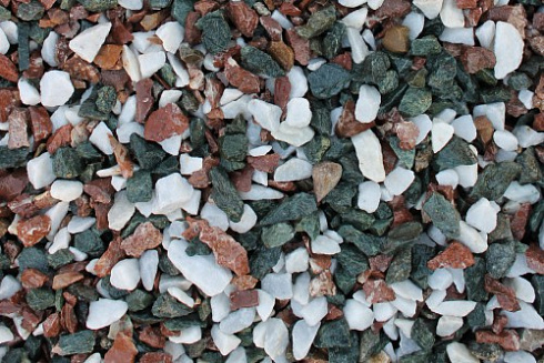 Kamenclub.ru: Мраморная крошка (щебень крошка микс : белый-черный-розовый) фр. 3-5 мм.  купить в Челябинске мрамор белый, черный, розовый, разноцветный мраморная каменная крошка декорвтивная 12000 руб/т   фото КАМЕНЬ КЛУБ